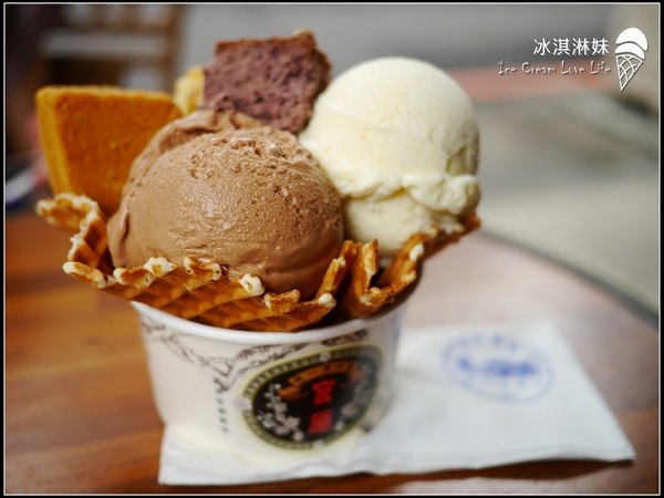 宮原眼科冰淇淋：宮原眼科冰淇淋 - 台中拍照好去處　冰淇淋好好吃　記得非假日來唷！