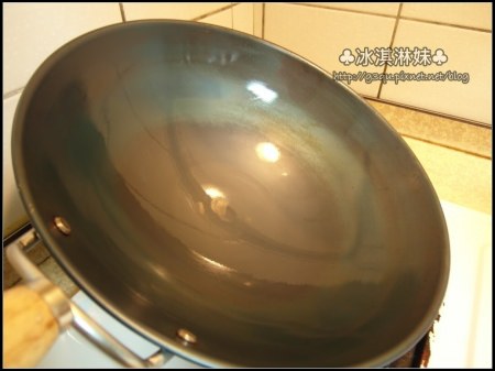 阿媽牌生鐵鍋：【試用】阿媽牌生鐵鍋 - 傳統的方法加上現代技術 = 傳說中的好鍋！！！