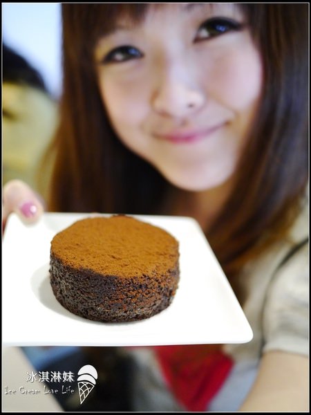 RICH CAKE：RICH CAKE - 吃完早午餐  別忘了來塊招牌巧克力蛋糕！！