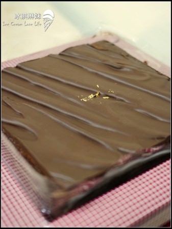 Apostle艾波索烘焙坊：【口碑卷59】艾波索烘焙坊 - 母親節獻禮  黑金磚巧克力蛋糕