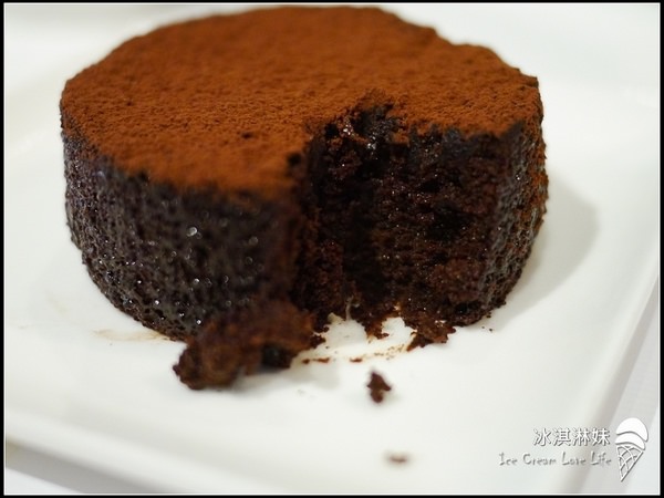 RICH CAKE：RICH CAKE - 吃完早午餐  別忘了來塊招牌巧克力蛋糕！！