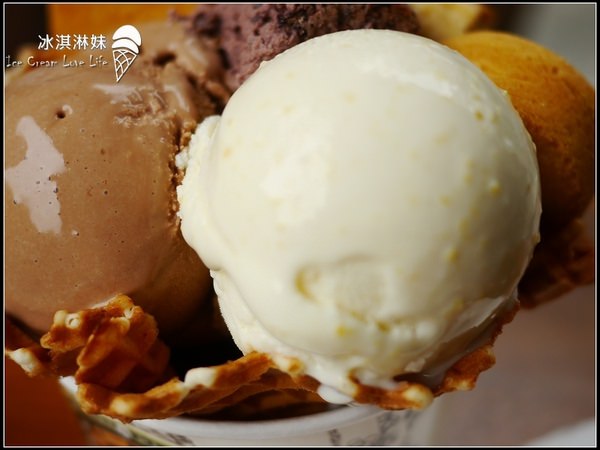 宮原眼科冰淇淋：宮原眼科冰淇淋 - 台中拍照好去處　冰淇淋好好吃　記得非假日來唷！